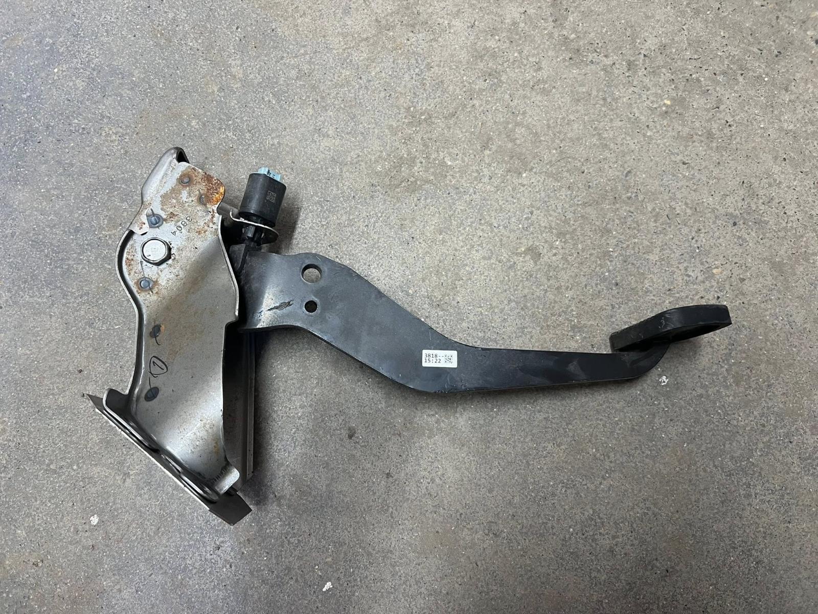 View Auto part Pedal Assembly Isuzu Dmax 2023