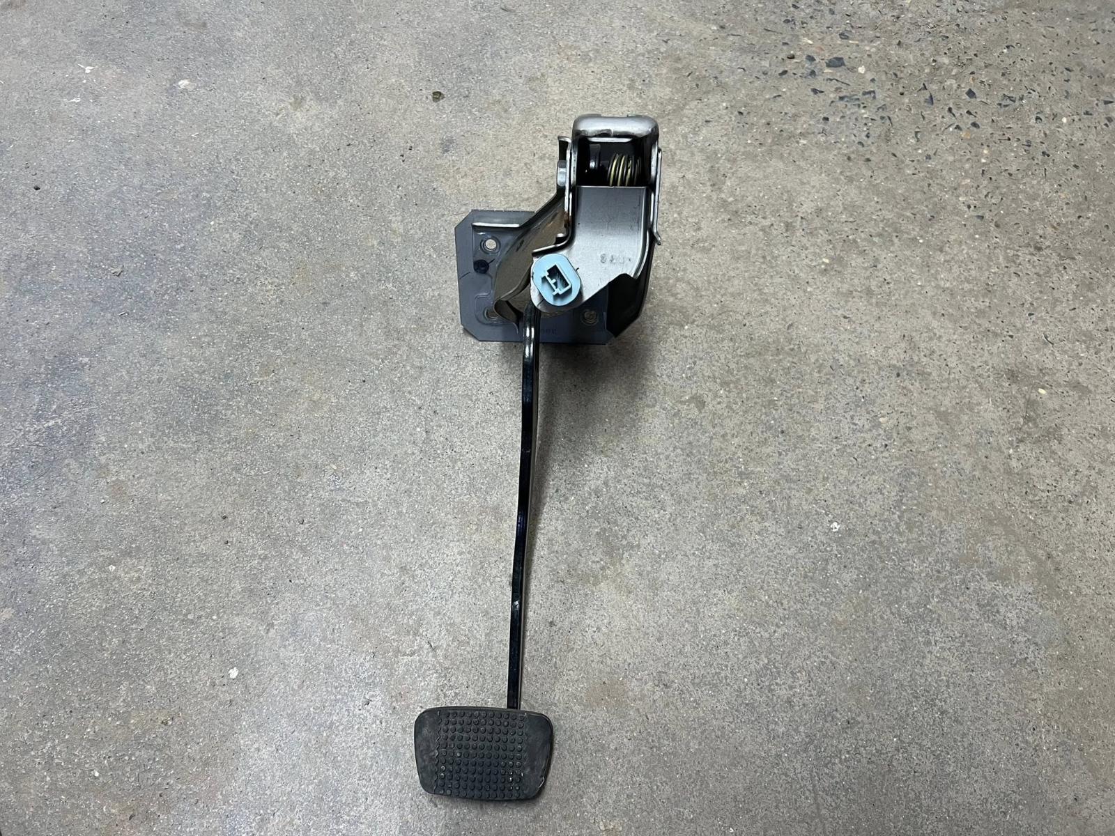 View Auto part Pedal Assembly Isuzu Dmax 2023