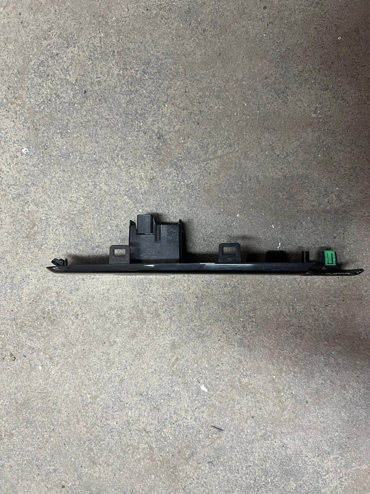View Auto part Pwr Dr Wind Switch Isuzu Dmax 2023