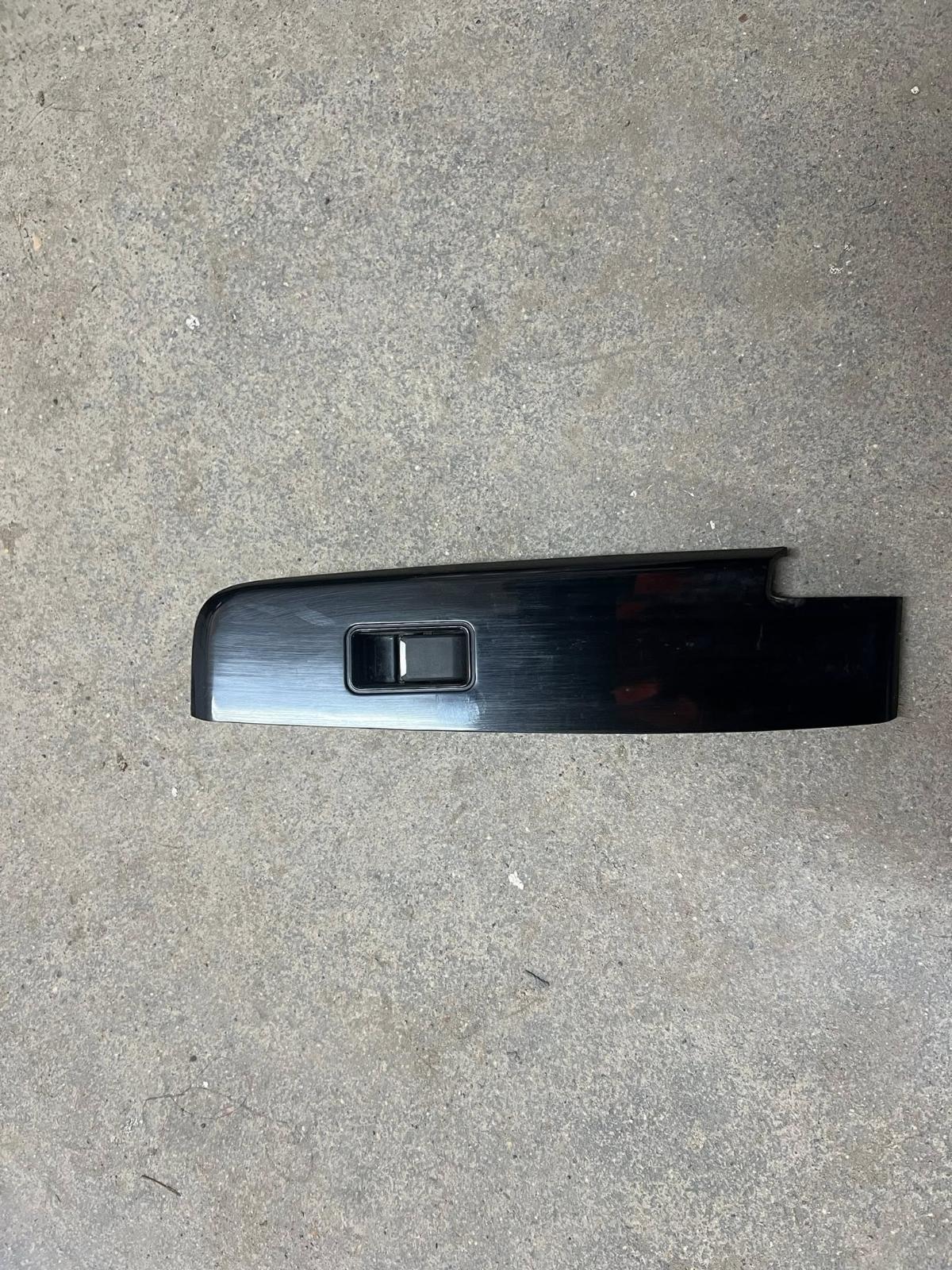 View Auto part Pwr Dr Wind Switch Isuzu Dmax 2023