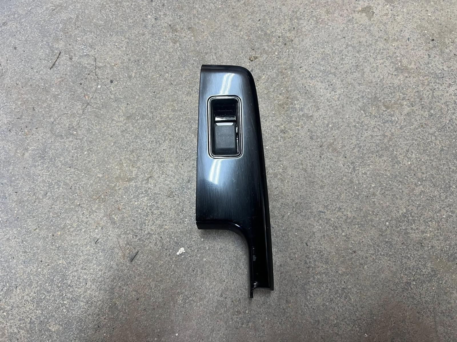 View Auto part Pwr Dr Wind Switch Isuzu Dmax 2023