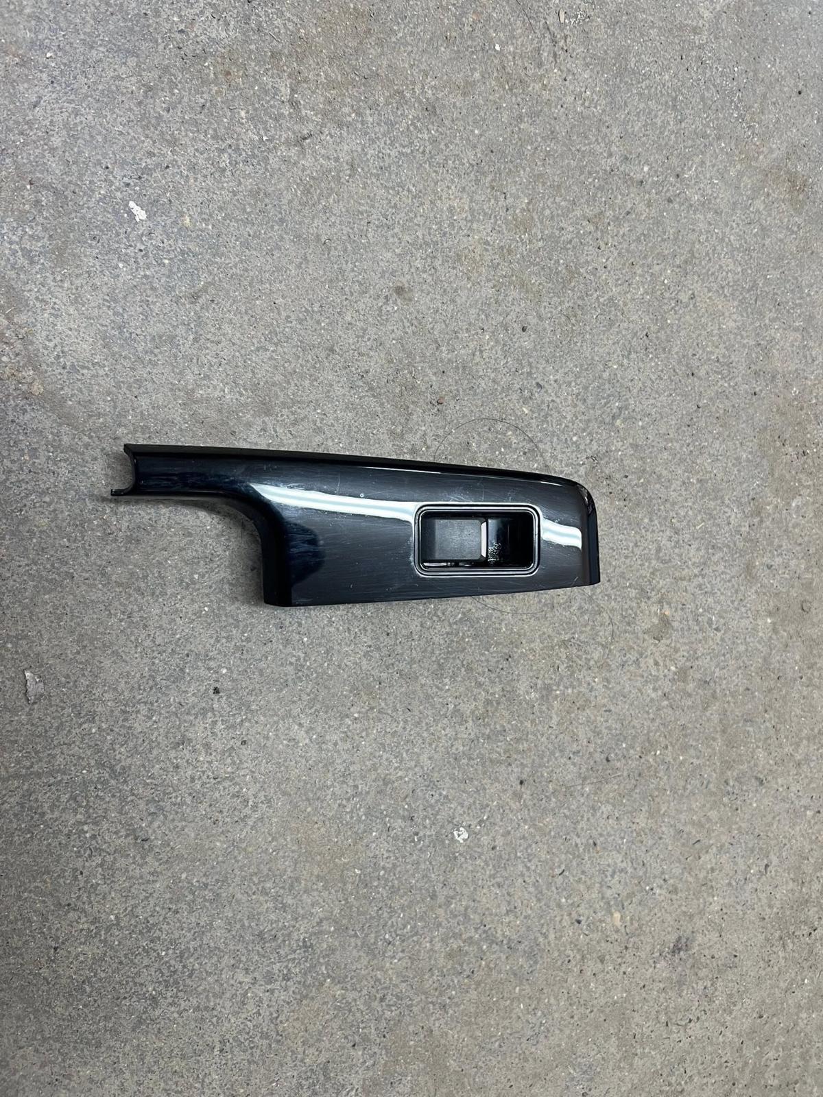 View Auto part Pwr Dr Wind Switch Isuzu Dmax 2023