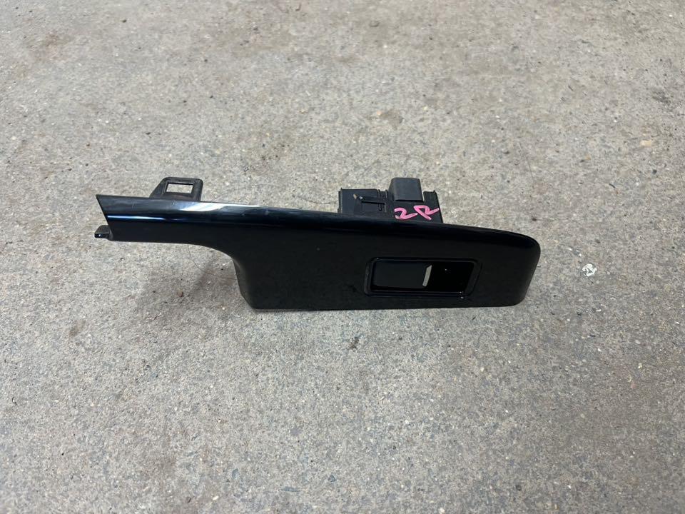 View Auto part Pwr Dr Wind Switch Isuzu Dmax 2023