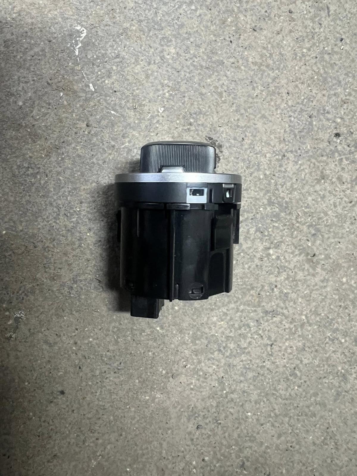 View Auto part Misc Switch/Relay Isuzu Dmax 2023