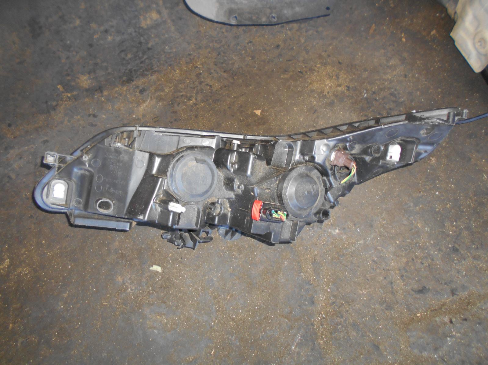 View Auto part Right Headlamp Citroen C4 2013