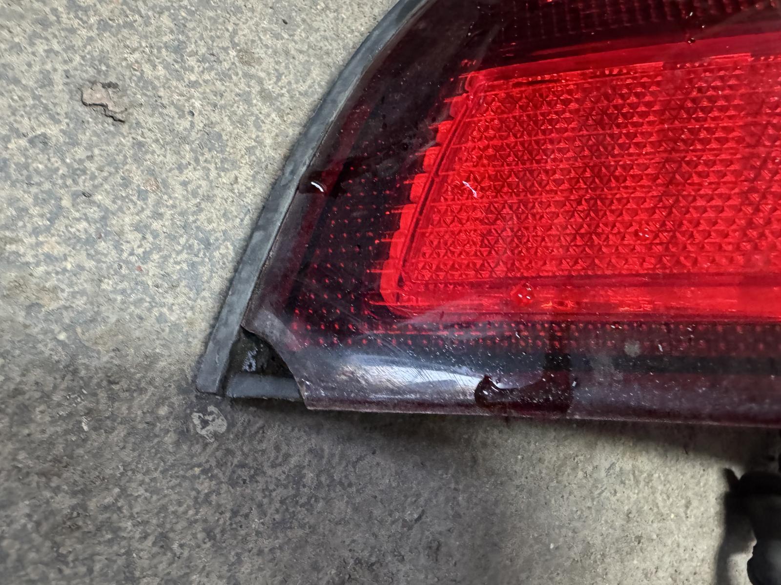 View Auto part Left Taillight Toyota Avalon 2001