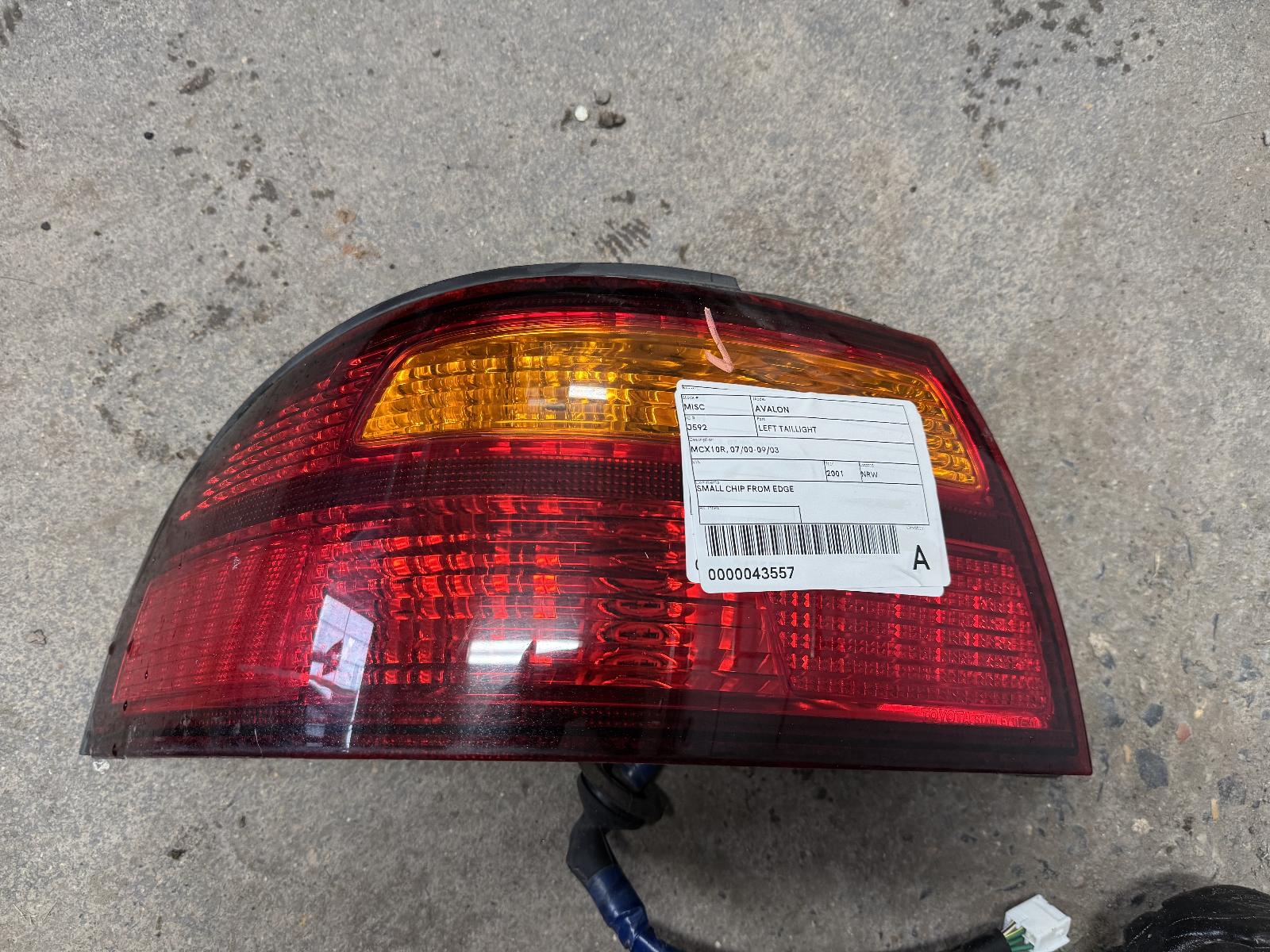 View Auto part Left Taillight Toyota Avalon 2001