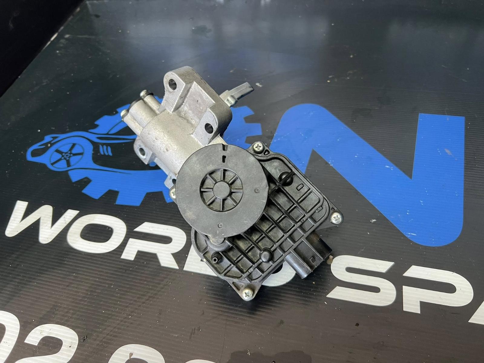 View Auto part Misc Switch/Relay Isuzu Dmax 2023