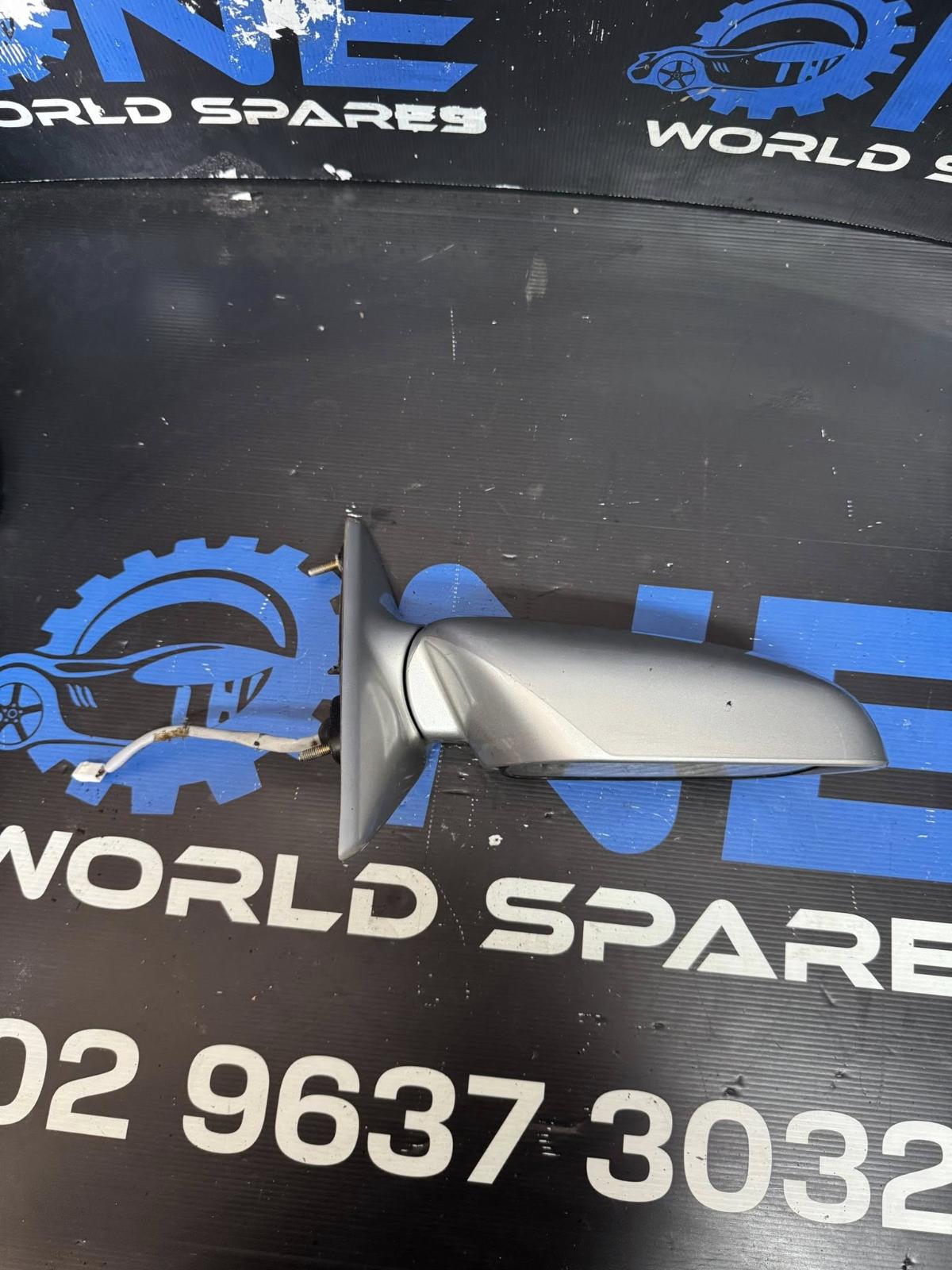 View Auto part Right Door Mirror Toyota Camry 2001