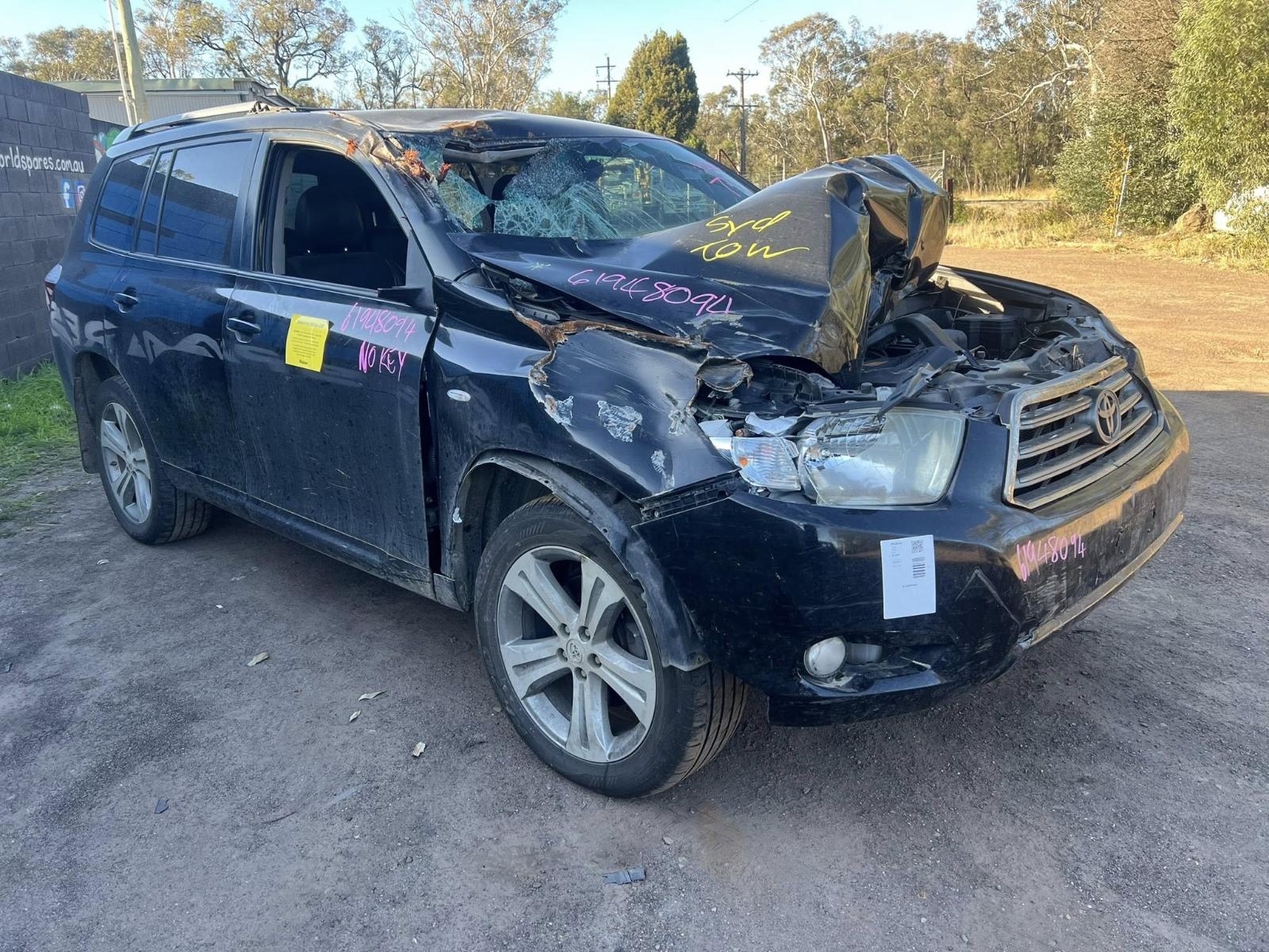 View Auto part Left Front Door Toyota Kluger 2010