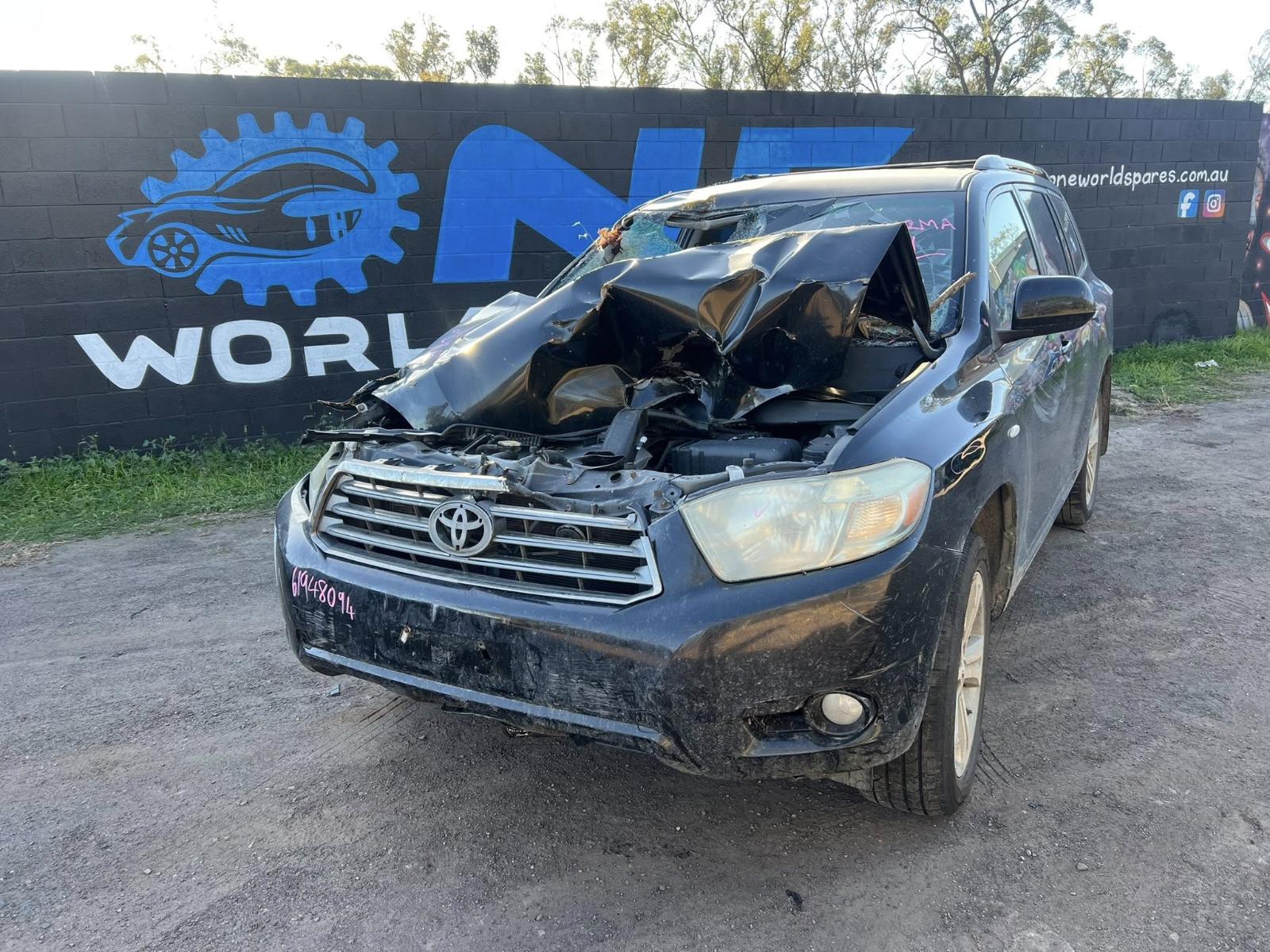 View Auto part Left Front Door Toyota Kluger 2010