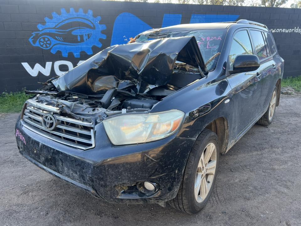 View Auto part Left Front Door Toyota Kluger 2010