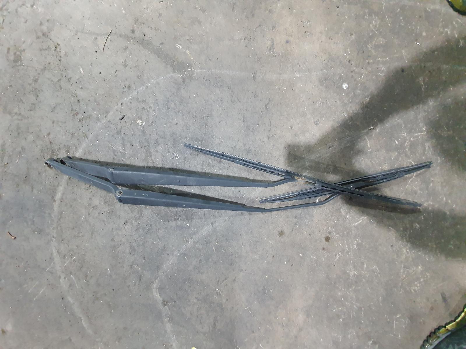 2004 Nissan Xtrail Wiper Arm View Auto part Wiper Arm Nissan Xtrail 2004